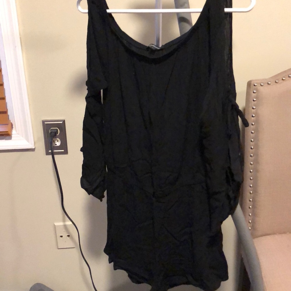 Sz M black romper slit sleeves crepe like material